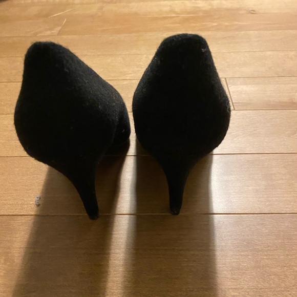 Simple Black Heels - Picture 2 of 3